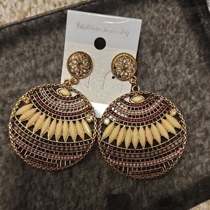 Elegant Gold and Brown Earrings